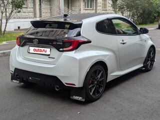 2022 Toyota Yaris IV, белый, 2950000 рублей, вид 5
