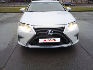 2016 Lexus ES 300h VI Рестайлинг, белый, 2900000 рублей, вид 4