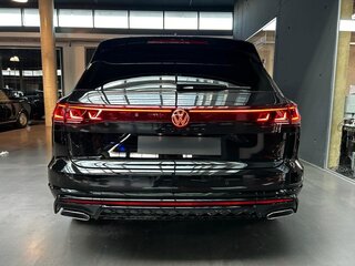 2025 Volkswagen Touareg III Рестайлинг, чёрный, 16511000 рублей, вид 3