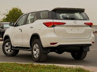 2025 Toyota Fortuner II Рестайлинг, белый, 5023000 рублей, вид 4