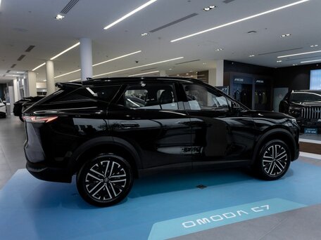 2026 Omoda C7, чёрный, 3099000 рублей, вид 2