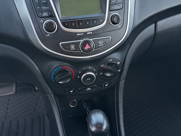 2013 Hyundai Solaris I, чёрный, 855000 рублей - вид 16