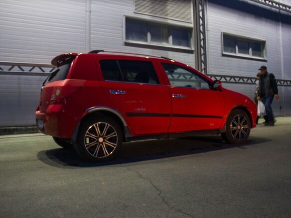 2011 Geely MK Cross I, красный, 190000 рублей - вид 4