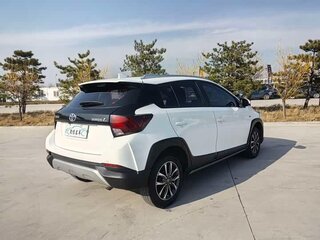 2021 Toyota Yaris IV, белый, 1150000 рублей, вид 3
