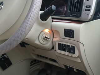 2005 Nissan Elgrand II (E51), белый, 1350000 рублей, вид 3