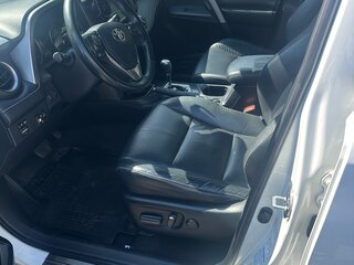 2017 Toyota RAV4 IV (XA40) Рестайлинг, белый, 2300000 рублей, вид 5