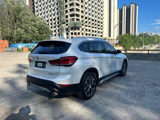 2023 BMW X1 Long 20Li sDrive II (F48) Рестайлинг, белый, 2269100 рублей, вид 4