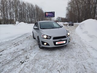 2013 Chevrolet Aveo II, серебристый, 615000 рублей, вид 4