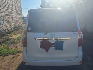 2007 Toyota Noah II (R70), белый, 1520000 рублей, вид 4