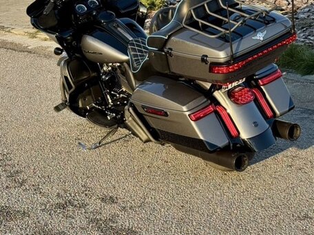 2021 Harley-Davidson Road Glide Limited, серый, 1900000 рублей, вид 3
