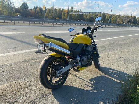 2002 Honda CB 600F Hornet, жёлтый, 425000 рублей, вид 4