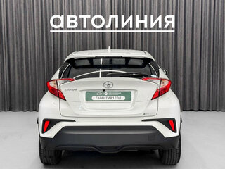 2019 Toyota C-HR I Рестайлинг, белый, 1690000 рублей, вид 4