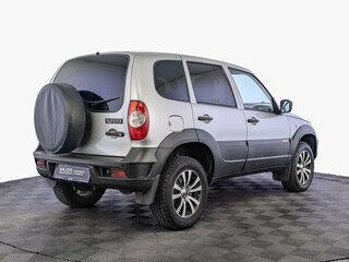 2017 Chevrolet Niva I Рестайлинг, серебристый, 745000 рублей, вид 5