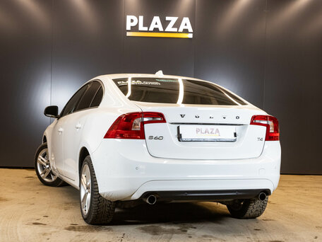 2016 Volvo S60 II Рестайлинг, белый, 1450000 рублей, вид 4