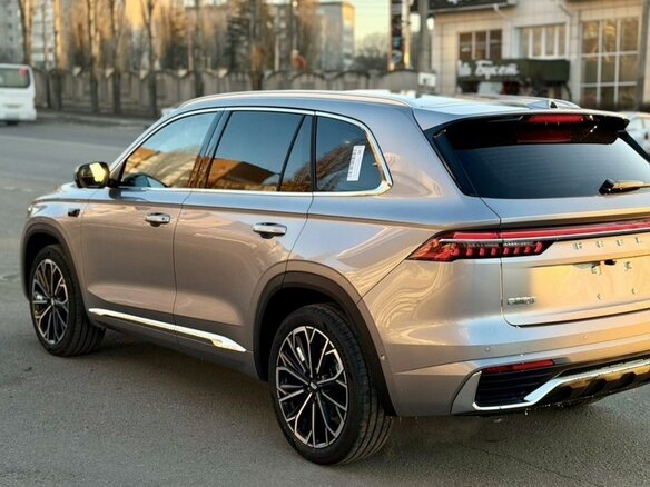 2025 Geely Monjaro (Xingyue L) I Рестайлинг 2 (China Market), серый, 4000000 рублей - вид 3