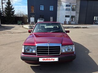 1992 Mercedes-Benz E-Класс 220 I (W124), пурпурный, 1200000 рублей, вид 2
