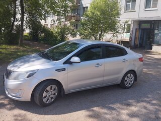 2013 Kia Rio 5-speed III, серебристый, 650000 рублей, вид 5