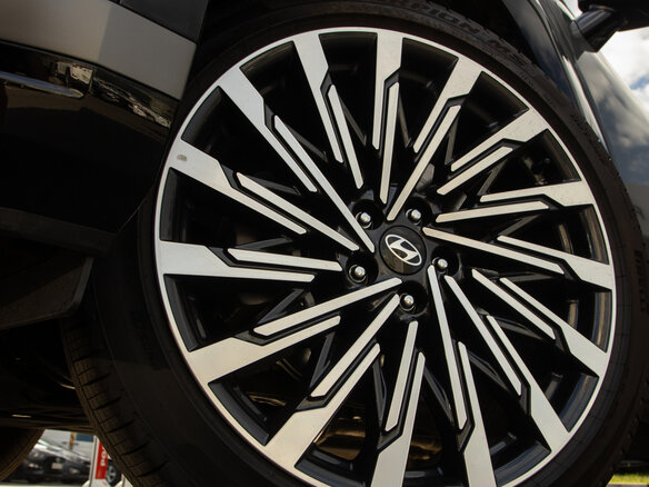 2026 Hyundai Santa Fe V (MX5), серый, 5670000 рублей - вид 5