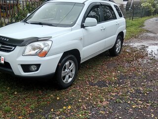 2010 Kia Sportage II Рестайлинг, белый, 650000 рублей, вид 1