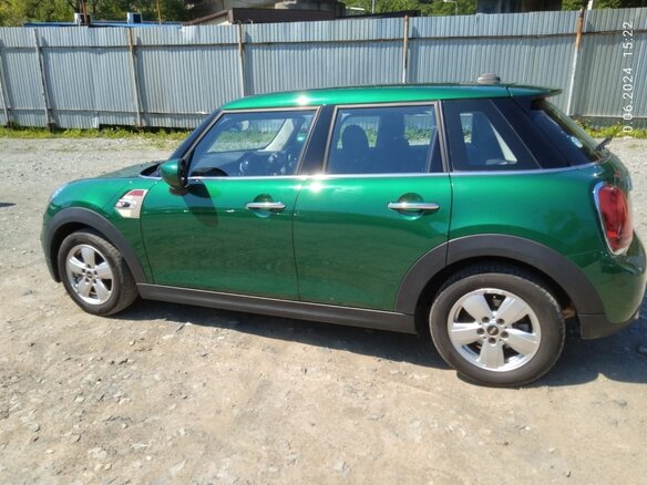 2020 Mini Hatch One III (F55/F56) Рестайлинг, зелёный, 2100000 рублей - вид 4