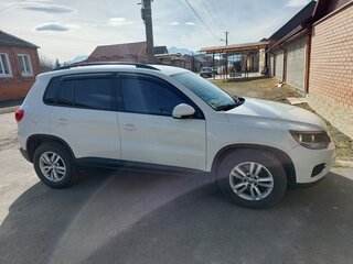 2016 Volkswagen Tiguan I Рестайлинг, белый, 1870000 рублей, вид 1