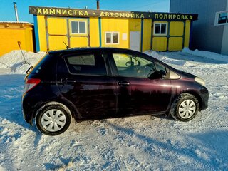 2013 Toyota Vitz III (XP130), фиолетовый, 940000 рублей, вид 4