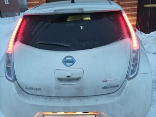 2014 Nissan Leaf (EM57) I (ZE0/AZE0), белый, 730000 рублей, вид 5