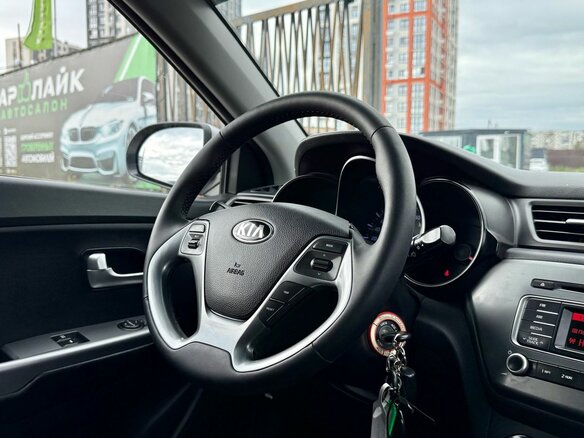 2015 Kia Rio III Рестайлинг, серебристый, 1099000 рублей - вид 16