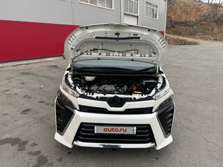 2019 Toyota Voxy III (R80) Рестайлинг, белый, 2500000 рублей, вид 3