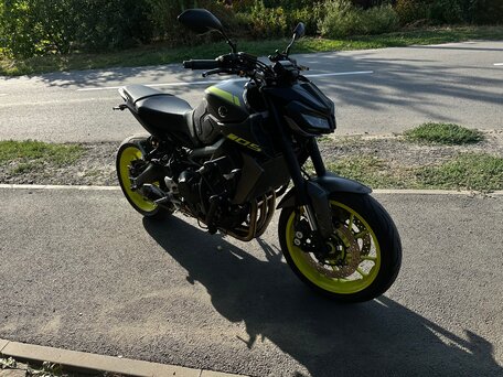2017 Yamaha MT-09 (FZ-09), серый, 1190000 рублей, вид 1