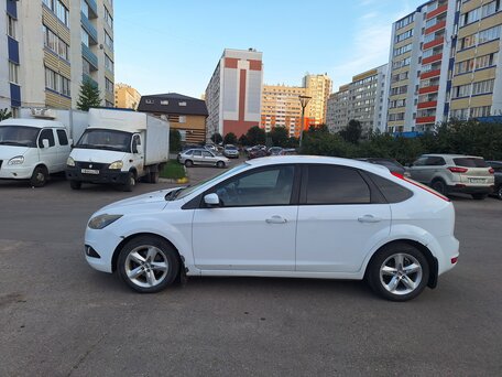 2010 Ford Focus II Рестайлинг, белый, 490000 рублей, вид 3