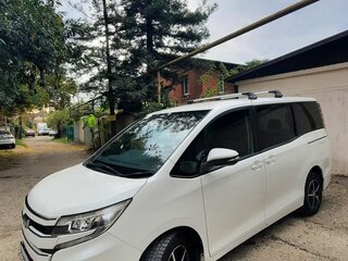 2018 Toyota Noah III (R80) Рестайлинг, белый, 2250000 рублей, вид 1