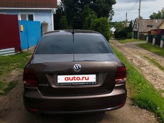 2017 Volkswagen Polo V Рестайлинг, коричневый, 900000 рублей, вид 2