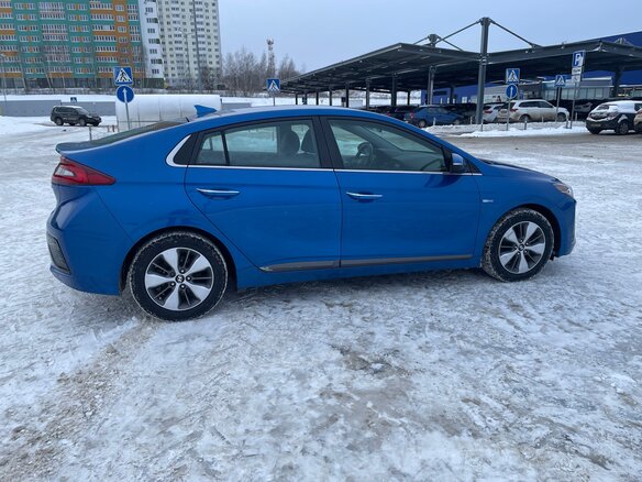 2018 Hyundai IONIQ Plug-in, синий, 1850000 рублей - вид 6
