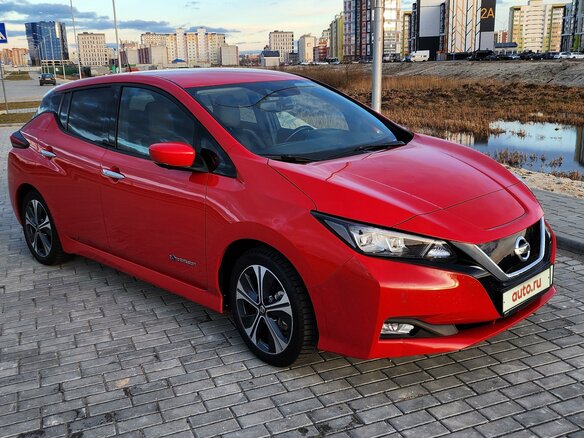 2018 Nissan Leaf II (ZE1), красный, 1100000 рублей - вид 20