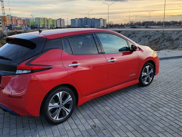 2018 Nissan Leaf II (ZE1), красный, 1100000 рублей - вид 21