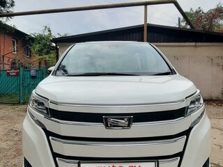 2018 Toyota Noah III (R80) Рестайлинг, белый, 2250000 рублей, вид 2