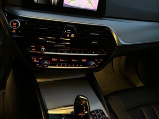 2018 BMW 5 серии 520d VII (G30/G31/G38), чёрный, 4300000 рублей, вид 5