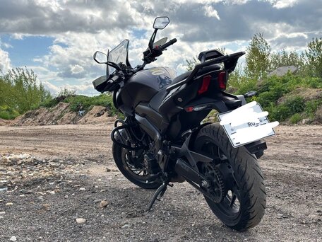 2023 Bajaj Dominar 400, чёрный, 375000 рублей, вид 1