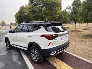 2022 Kia KX3, белый, 1460004 рублей, вид 5