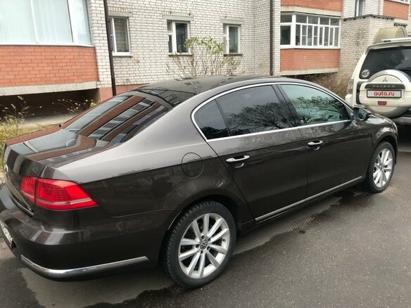 2012 Volkswagen Passat B7, коричневый, 1350000 рублей - вид 3