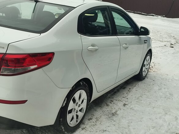 2017 Kia Rio III Рестайлинг, белый, 1100000 рублей - вид 12