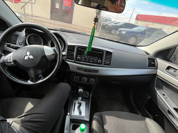 2013 Mitsubishi Lancer X Рестайлинг, чёрный, 900000 рублей - вид 2