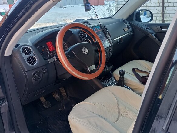 2008 Volkswagen Tiguan I, чёрный, 700000 рублей - вид 3