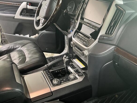 2019 Toyota Land Cruiser 200 Series Рестайлинг 2, чёрный, 7600000 рублей - вид 9