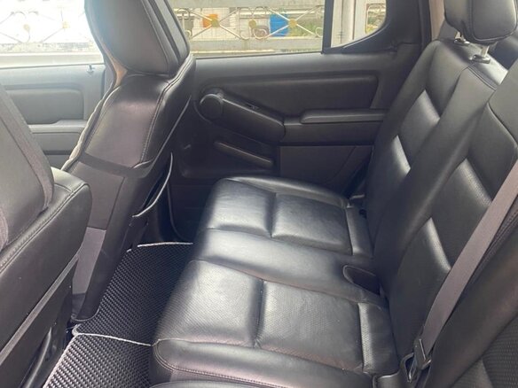 2009 Ford Explorer Sport Trac II, серый, 1800000 рублей - вид 8
