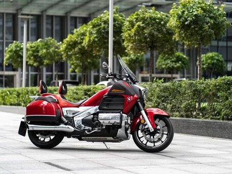 2016 Honda Valkyrie 1800, красный, 2250000 рублей, вид 5