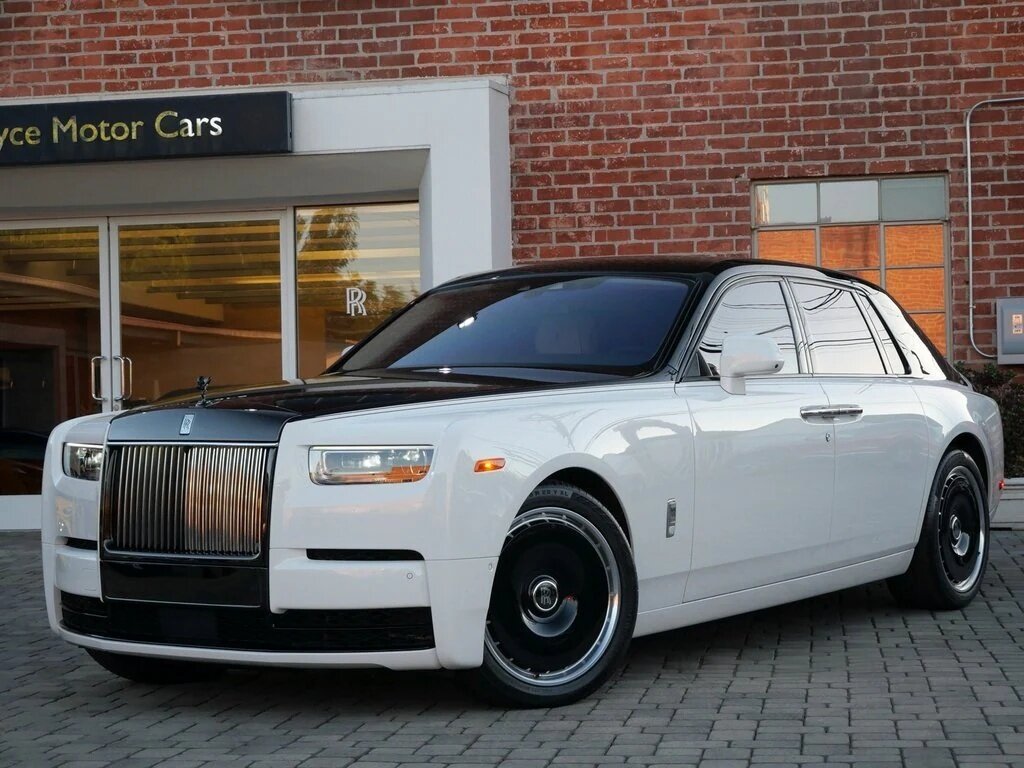 Открыть фотографии: Rolls-Royce Phantom VIII
