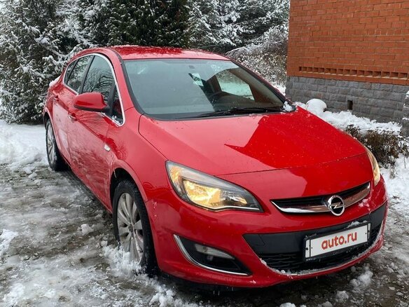 2013 Opel Astra J Рестайлинг, красный, 850000 рублей