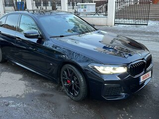 2020 BMW 5 серии 520d xDrive VII (G30/G31/G38) Рестайлинг, чёрный, 5800000 рублей, вид 3